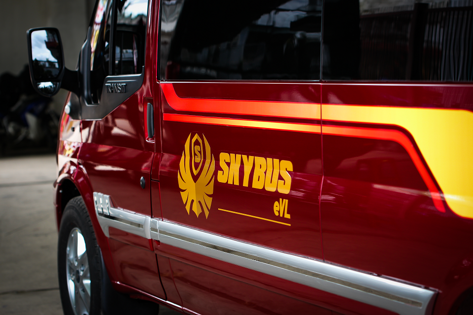 Giá xe limousine SKYBUS eVL